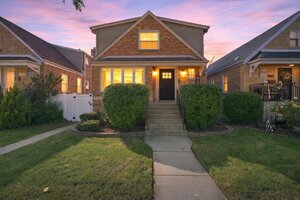 Photo of 5704 S Oak Park Avenue Chicago IL 60638