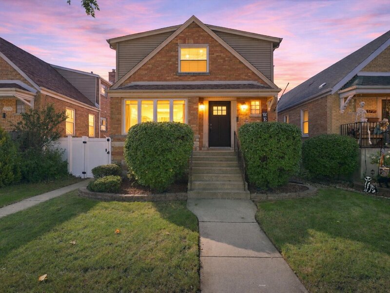 5704 S Oak Park Avenue Chicago IL 60638