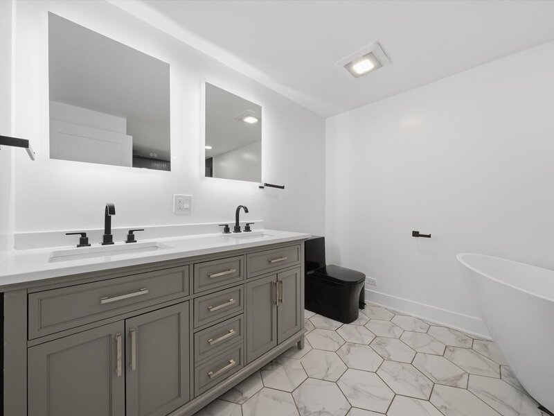 5704 S Oak Park Avenue Chicago IL 60638