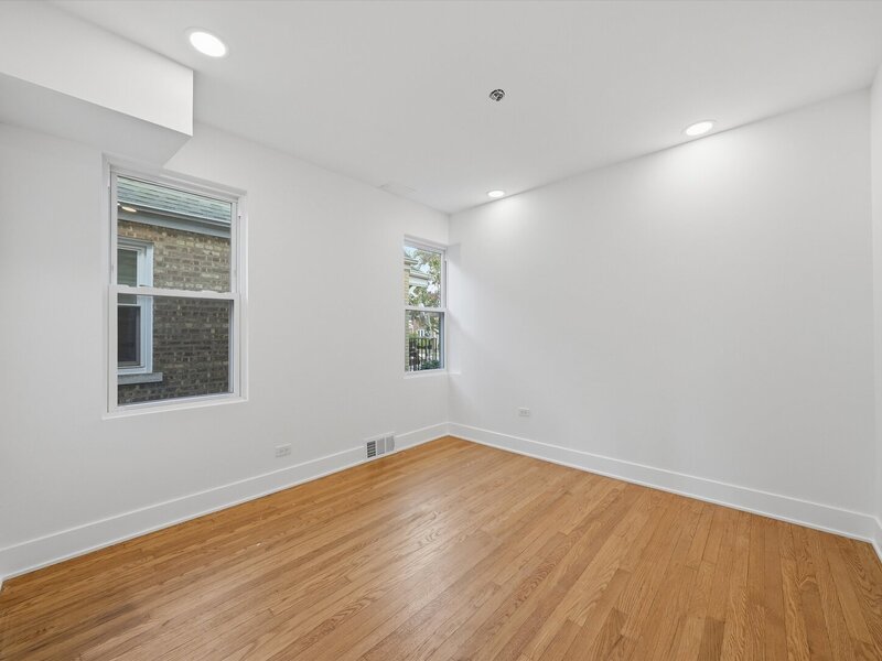 5704 S Oak Park Avenue Chicago IL 60638