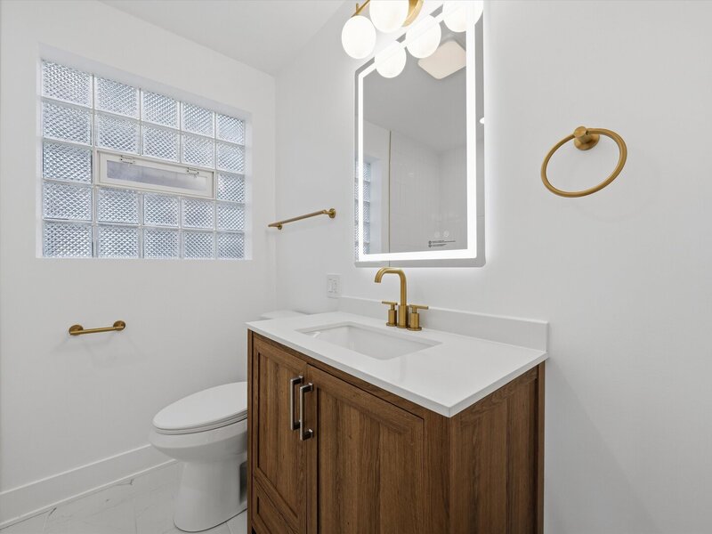 5704 S Oak Park Avenue Chicago IL 60638