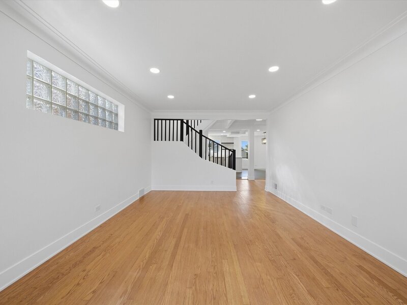 5704 S Oak Park Avenue Chicago IL 60638
