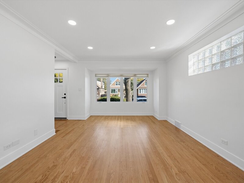 5704 S Oak Park Avenue Chicago IL 60638