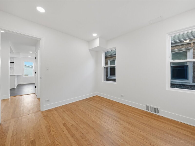 5704 S Oak Park Avenue Chicago IL 60638