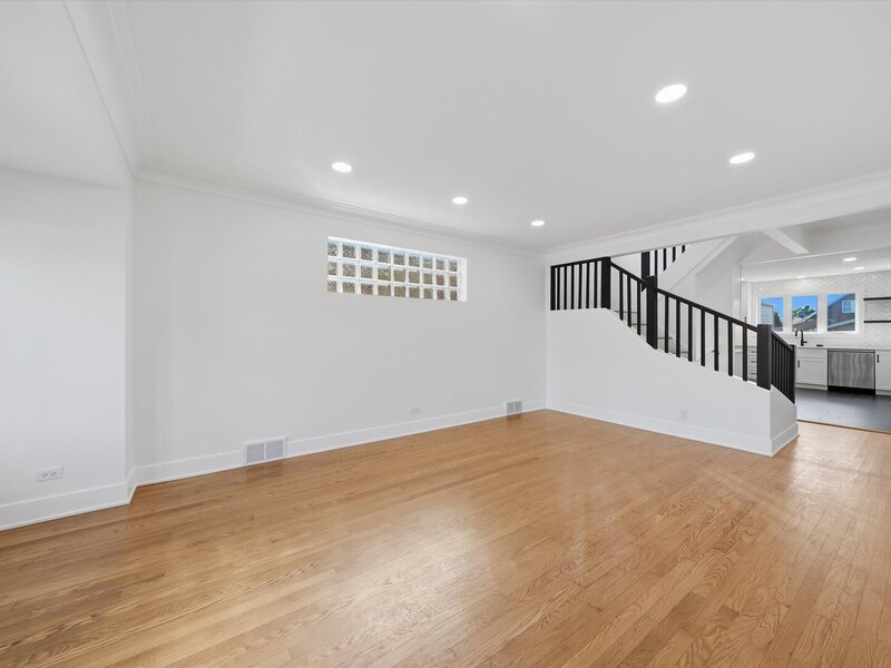 5704 S Oak Park Avenue Chicago IL 60638