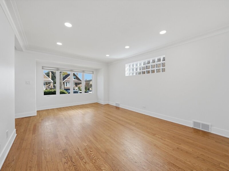 5704 S Oak Park Avenue Chicago IL 60638