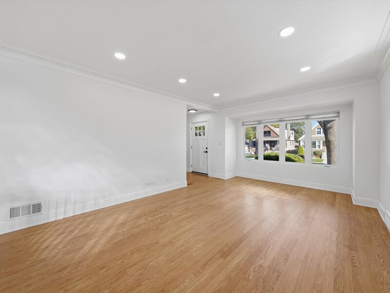5704 S Oak Park Avenue Chicago IL 60638