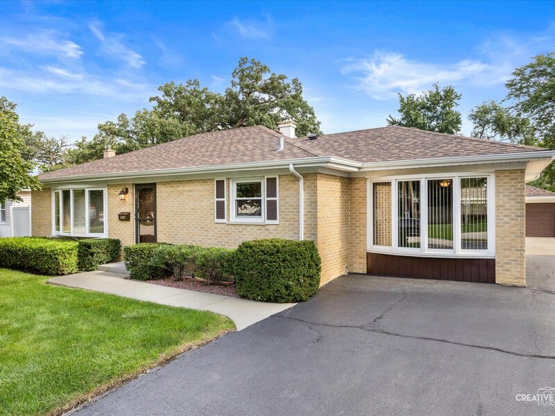 304 Crestwood Drive Roselle IL 60172
