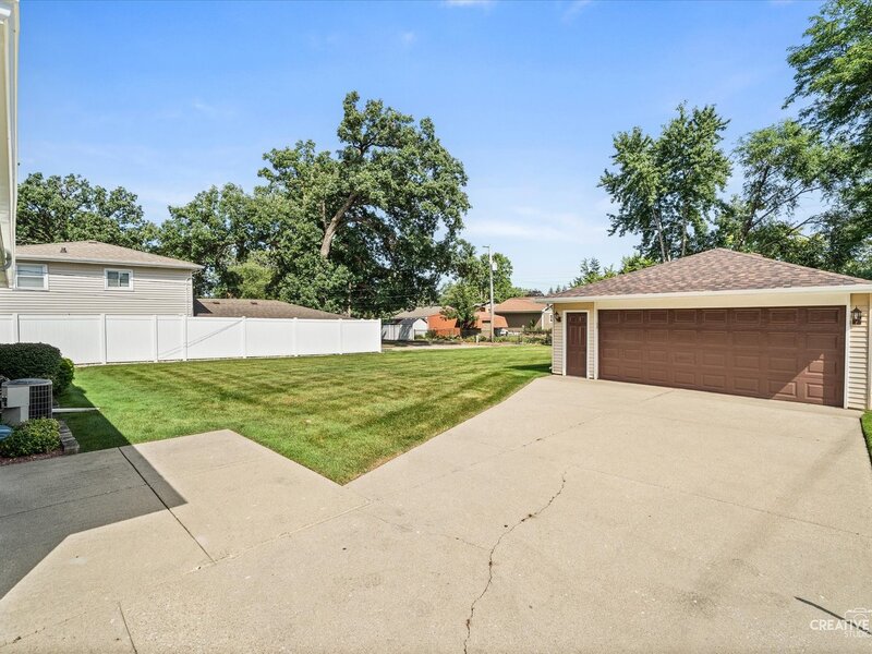 304 Crestwood Drive Roselle IL 60172