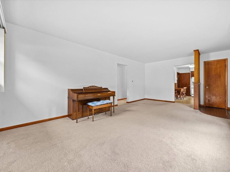 304 Crestwood Drive Roselle IL 60172