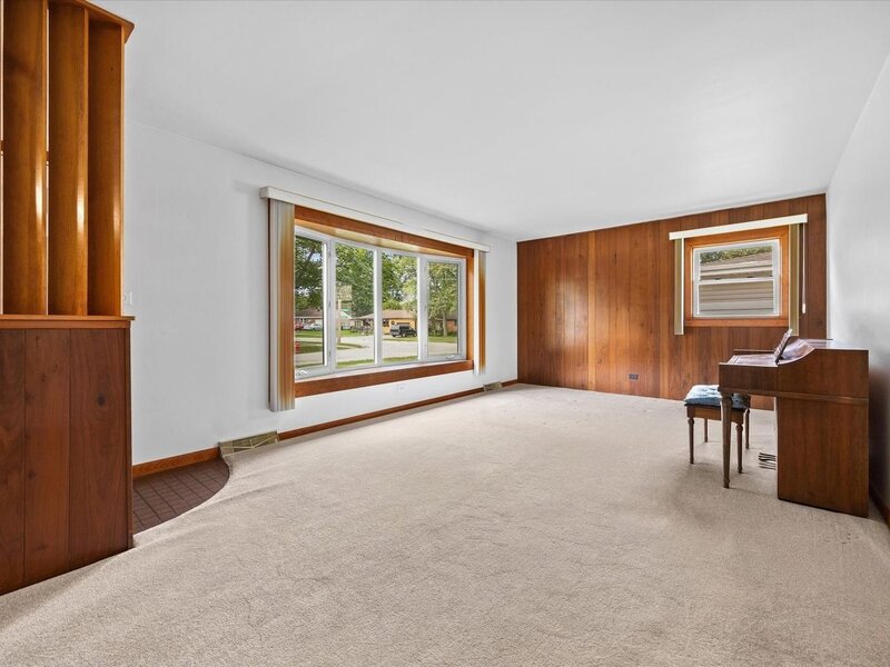 304 Crestwood Drive Roselle IL 60172