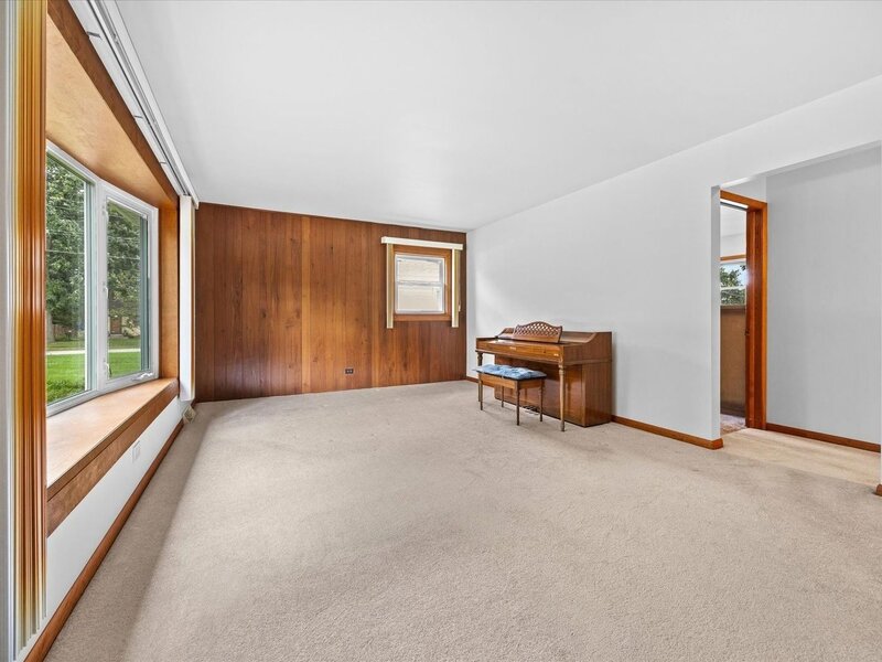 304 Crestwood Drive Roselle IL 60172