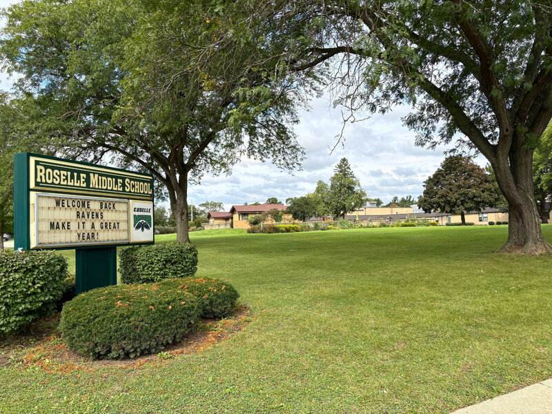 304 Crestwood Drive Roselle IL 60172