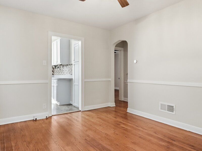 10054 S Saint Lawrence Avenue Chicago IL 60628