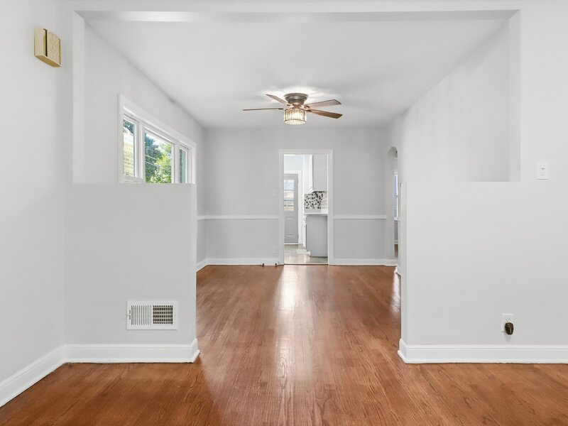 10054 S Saint Lawrence Avenue Chicago IL 60628