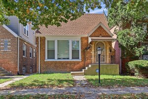 Photo of 10054 S Saint Lawrence Avenue Chicago IL 60628