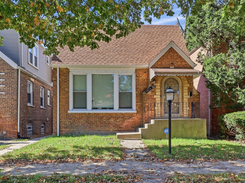 10054 S Saint Lawrence Avenue Chicago IL 60628