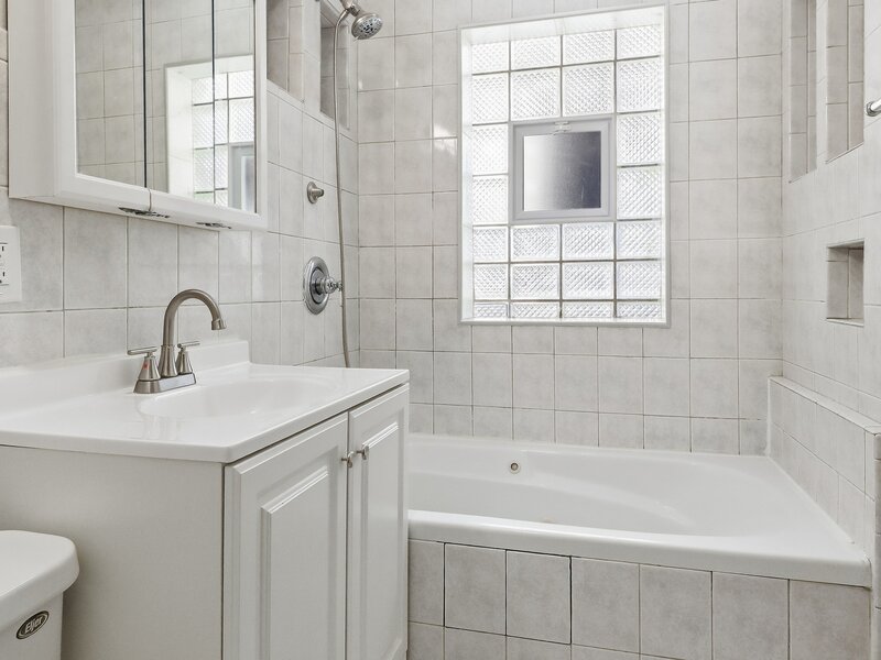 10054 S Saint Lawrence Avenue Chicago IL 60628