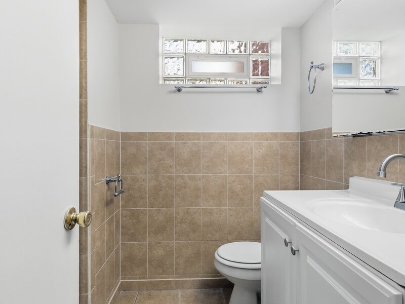 10054 S Saint Lawrence Avenue Chicago IL 60628
