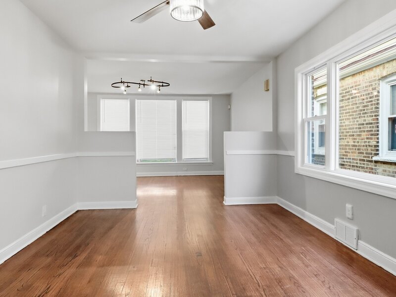 10054 S Saint Lawrence Avenue Chicago IL 60628