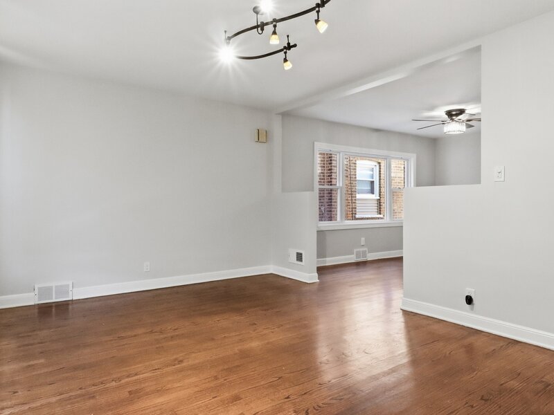 10054 S Saint Lawrence Avenue Chicago IL 60628