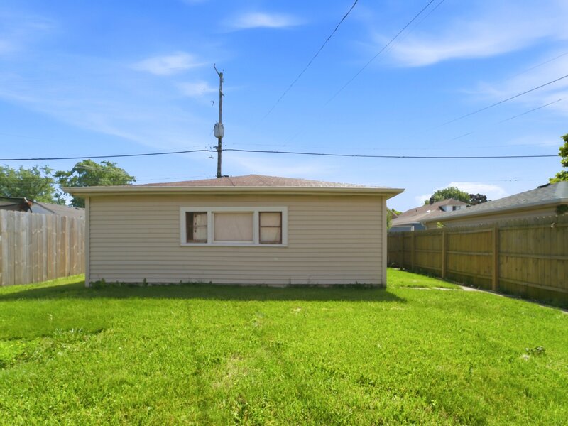13227 S Escanaba Avenue Chicago IL 60633