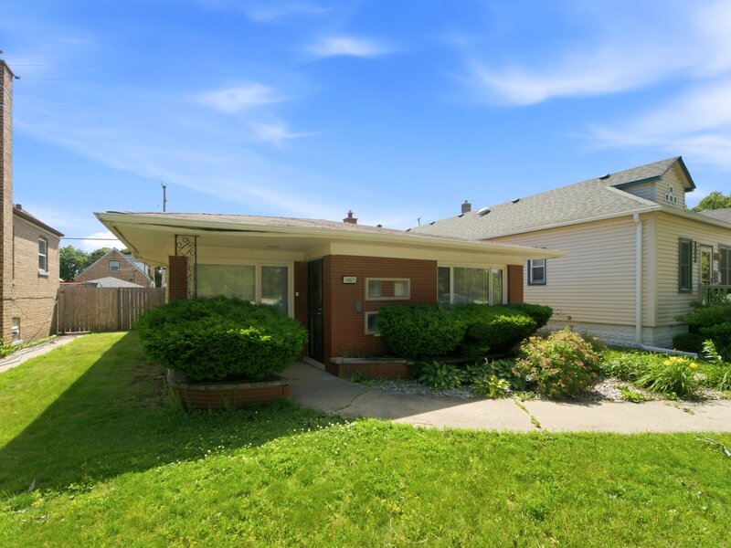 13227 S Escanaba Avenue Chicago IL 60633