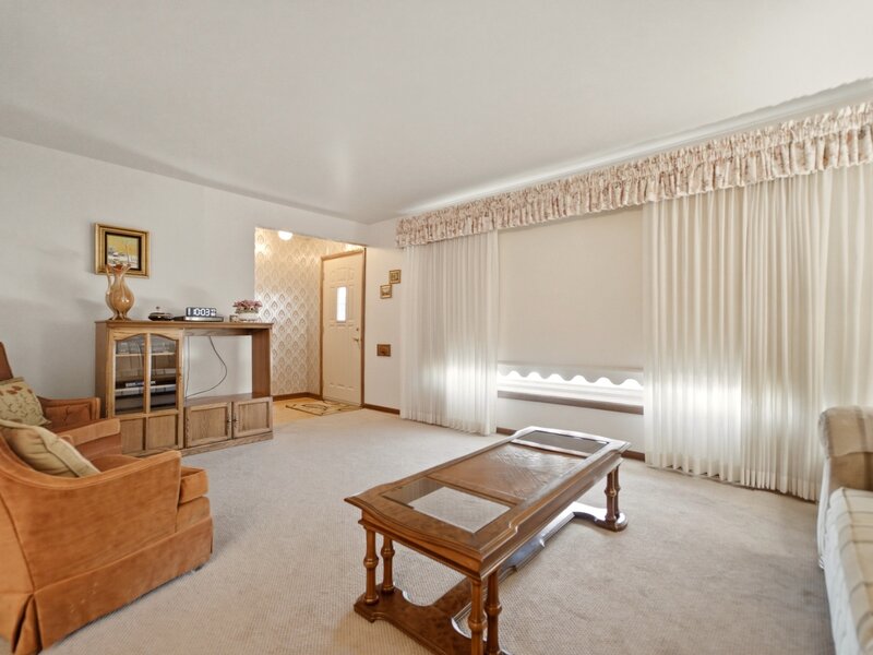 11607 S Avenue J Chicago IL 60617