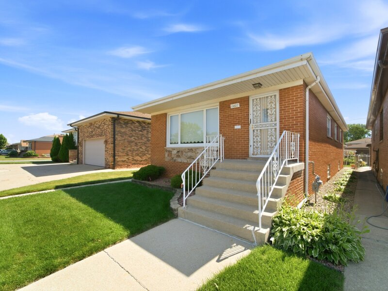 11607 S Avenue J Chicago IL 60617