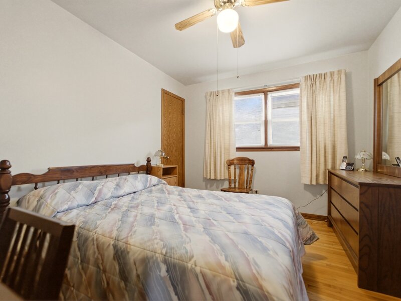 11607 S Avenue J Chicago IL 60617