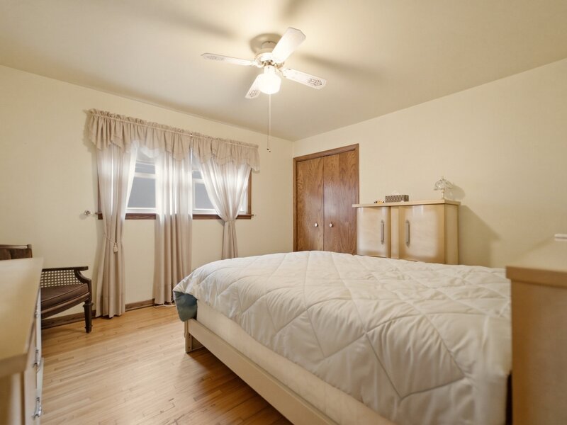 11607 S Avenue J Chicago IL 60617