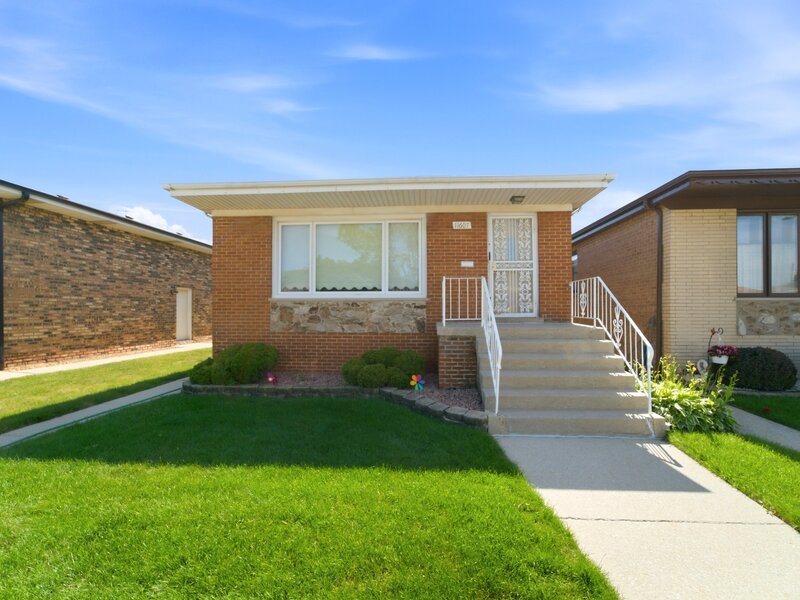 11607 S Avenue J Chicago IL 60617