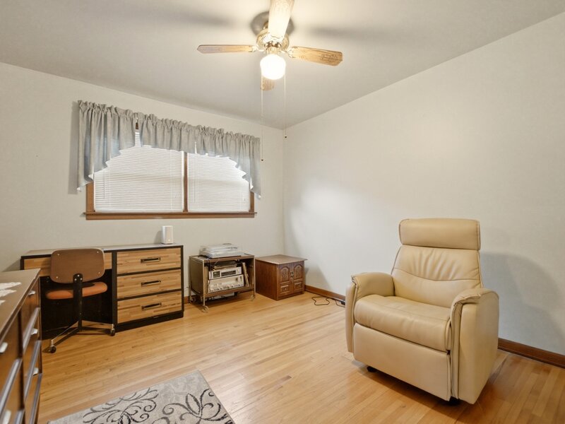 11607 S Avenue J Chicago IL 60617