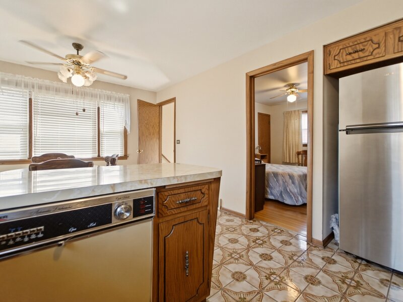 11607 S Avenue J Chicago IL 60617