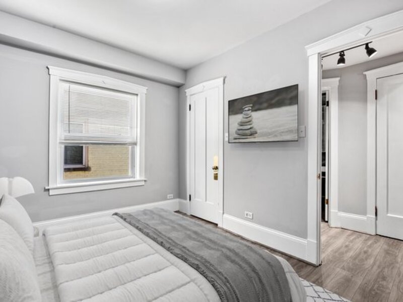 7025 N Wolcott Avenue Chicago IL 60626