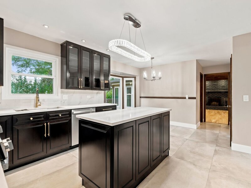 1221 W Sable Drive Addison IL 60101