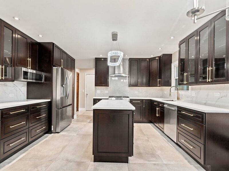 1221 W Sable Drive Addison IL 60101