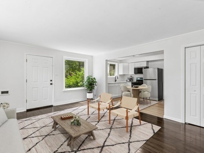 10145 S Bensley Avenue Chicago IL 60617