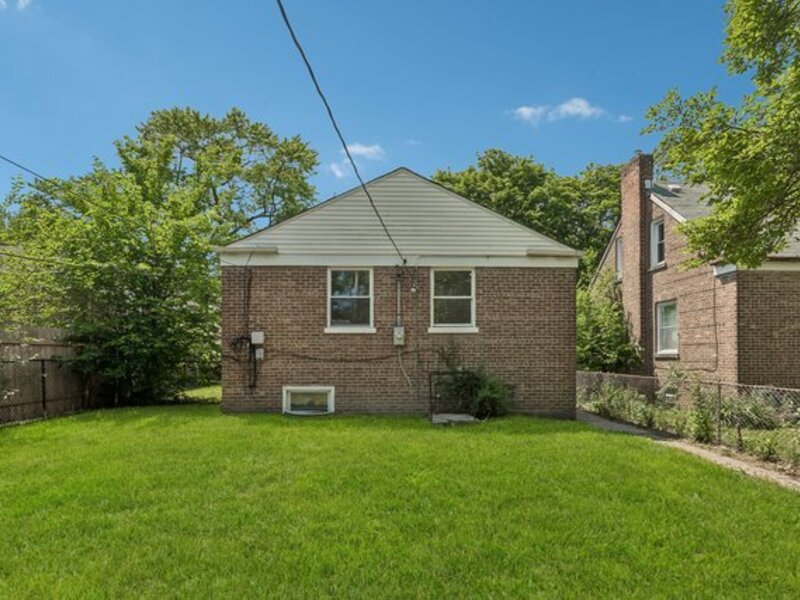 10145 S Bensley Avenue Chicago IL 60617