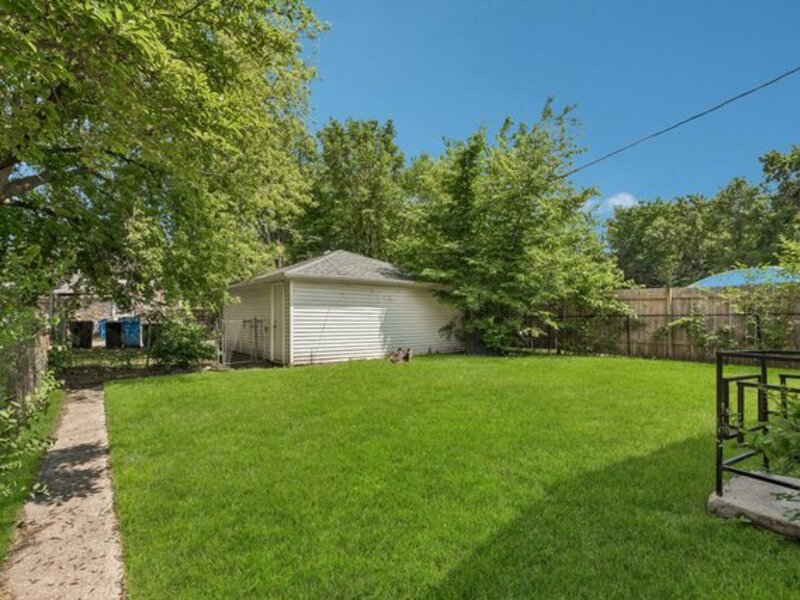 10145 S Bensley Avenue Chicago IL 60617