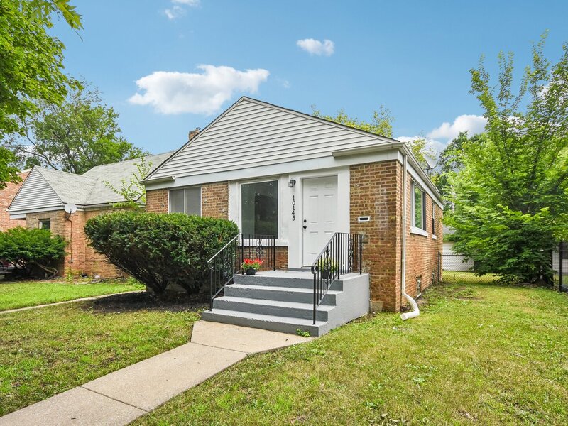 10145 S Bensley Avenue Chicago IL 60617