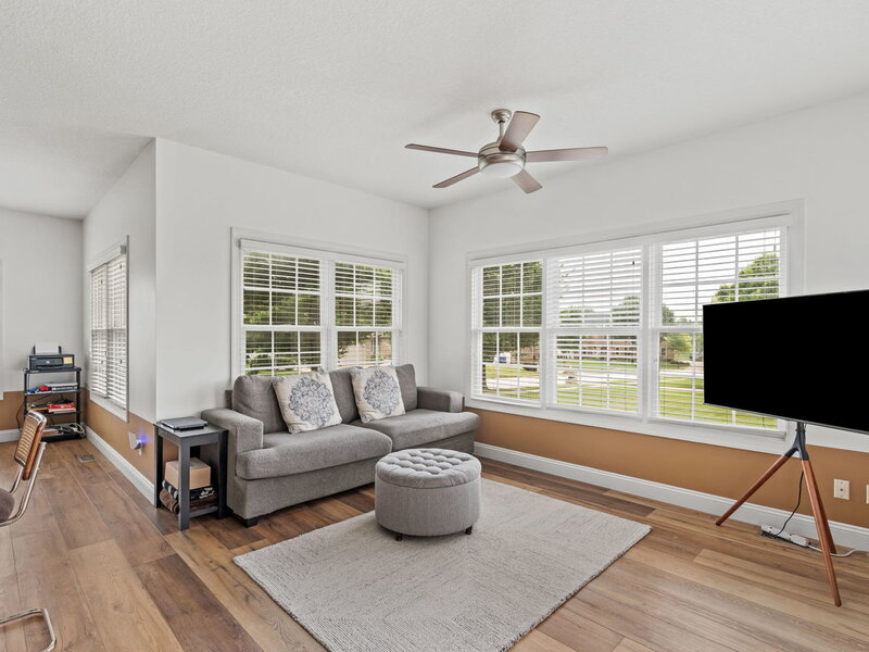 6404 Forest Road Davenport IA 52807