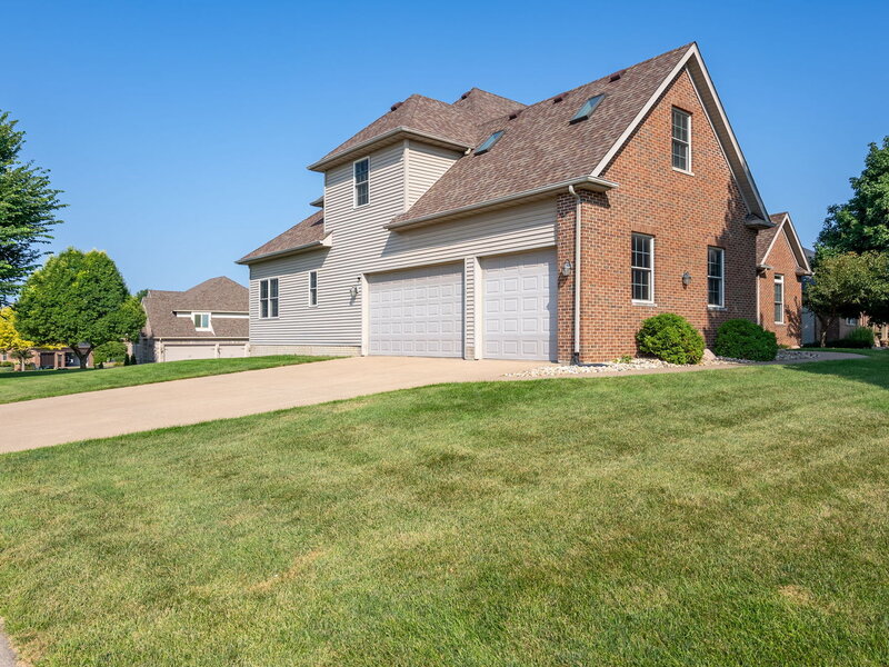 6404 Forest Road Davenport IA 52807