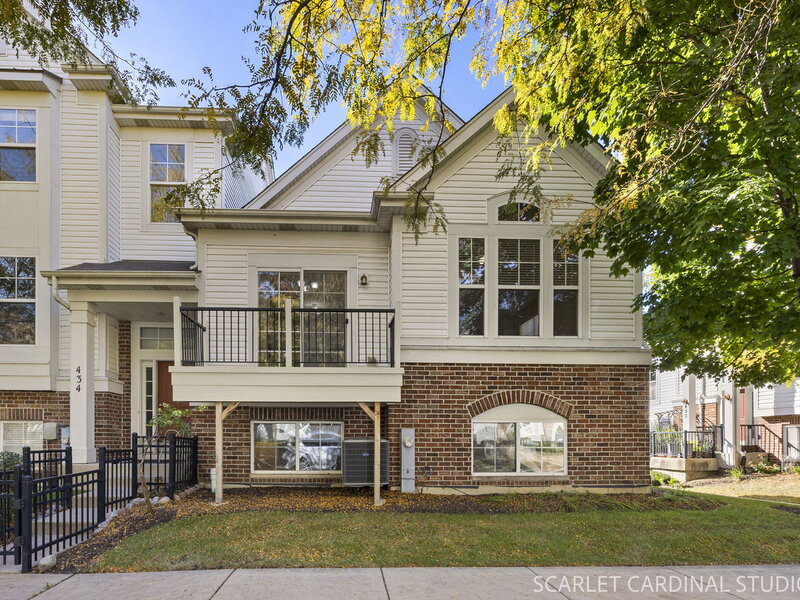 442 Plaza Place Aurora IL 60504