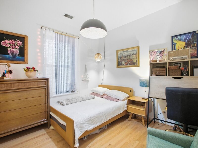 827 W Lawrence Avenue Chicago IL 60640