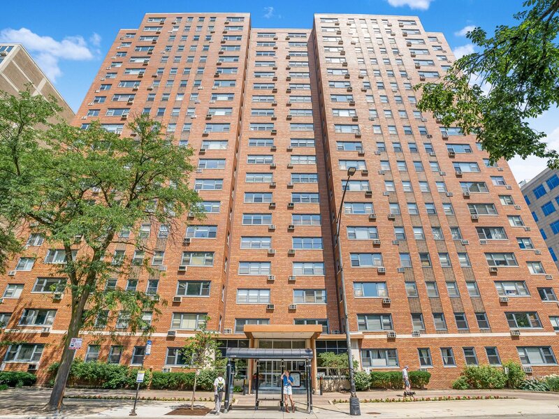2909 N Sheridan Road Chicago IL 60657