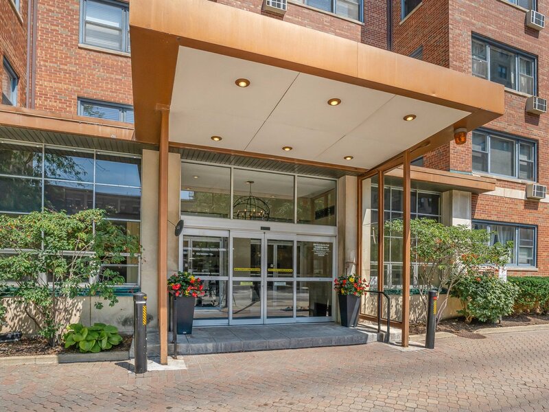 2909 N Sheridan Road Chicago IL 60657