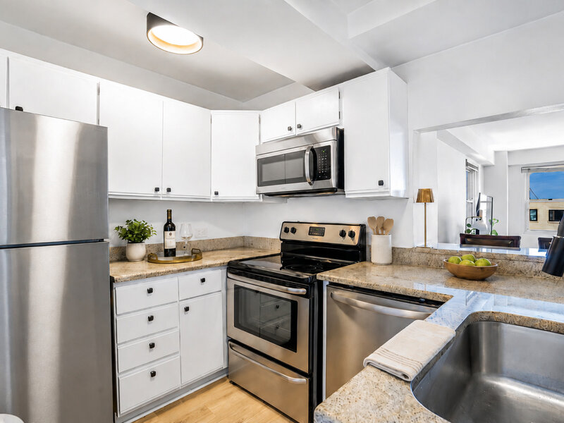 2909 N Sheridan Road Chicago IL 60657