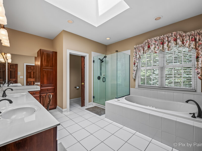 1105 Thoroughbred Circle St. Charles IL 60174