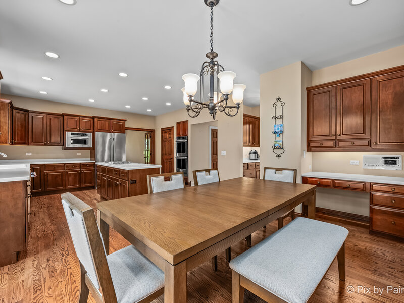1105 Thoroughbred Circle St. Charles IL 60174